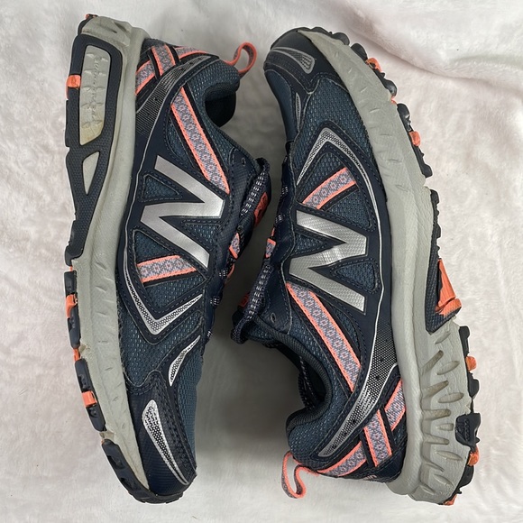 New Balance Thunder 410v5 Trail Running Shoes Size 8.5 Gray / Melon GUC - Picture 2 of 14
